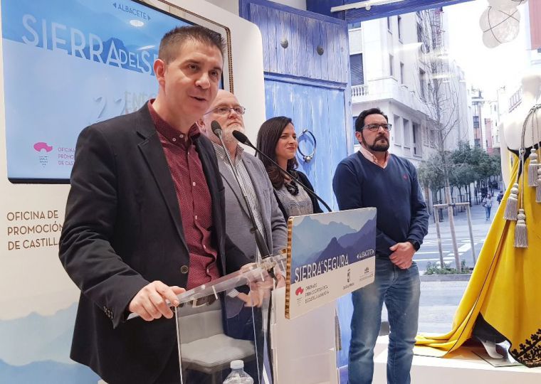 Santiago Cabañero ensalza en Madrid las múltiples bazas de la Sierra del Segura albaceteña dentro de un turismo rural