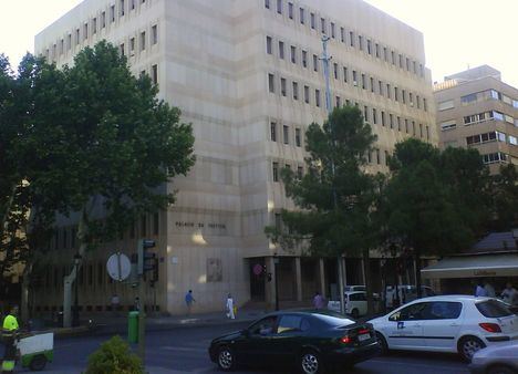 Este lunes juzgan en Albacete a una madre acusada de pegar con un cinturón en la cara a su hija de 13 años