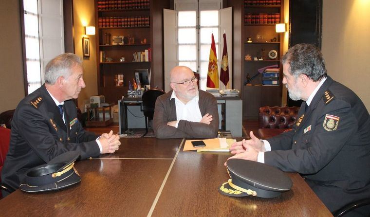El Gobierno regional reconoce la labor del comisario jefe de la Policía Nacional en Albacete, José Francisco Roldán tras más de 8 años en el cargo