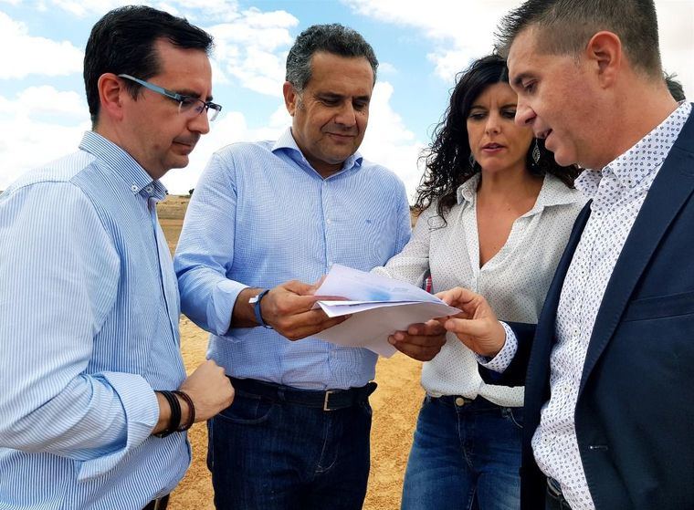 Barrax (Albacete) ve mejorados 6.500 metros de sus caminos gracias al convenio de caminos entre Diputación y Junta