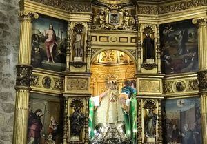 El camarín de La Virgen de Los Llanos abierto para presentar a los niños