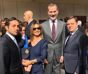El alcalde de Albacete, Manuel Serrano, ha acompañado a la familia de Dámaso González al acto de entrega de las Medallas de Oro al Mérito en las Bellas Artes 2017