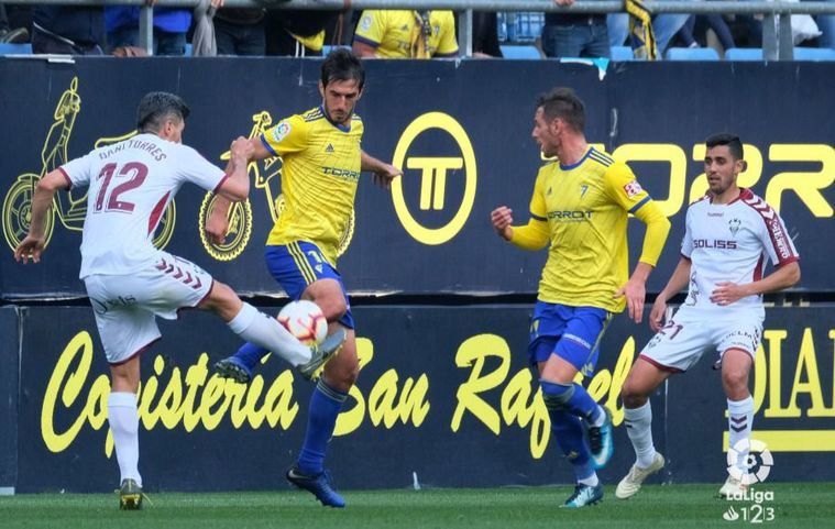 1-0. El Cádiz supera al Albacete gracias a un muy discutido penalti