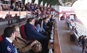 El alcalde, Manuel Serrano y el presidente de la Diputación, Santiago Cabañero, asisten al partido del Fundación Albacete Femenino