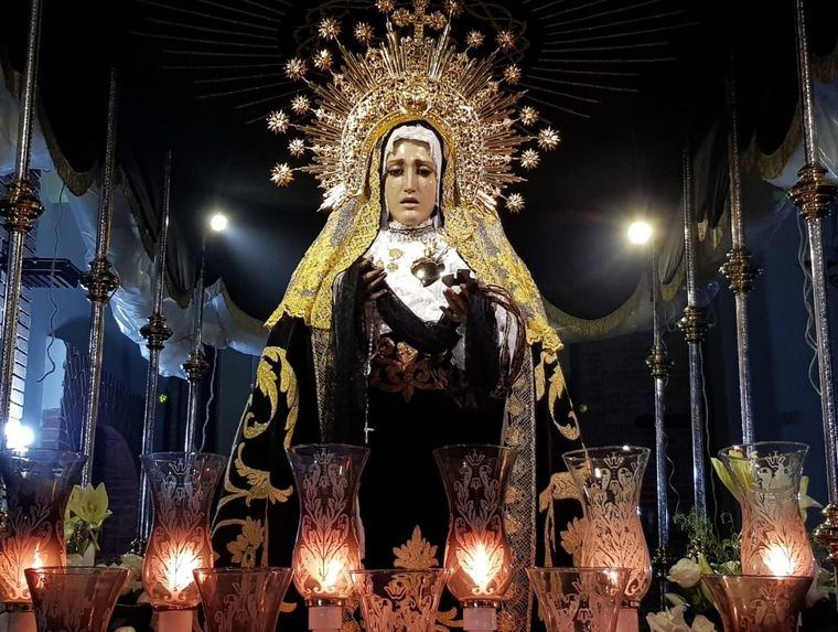 En Albacete, Nuestra Señora de la Soledad es 'bailada' por sus costaleros en un acto emotivo y espontáneo de fervor 