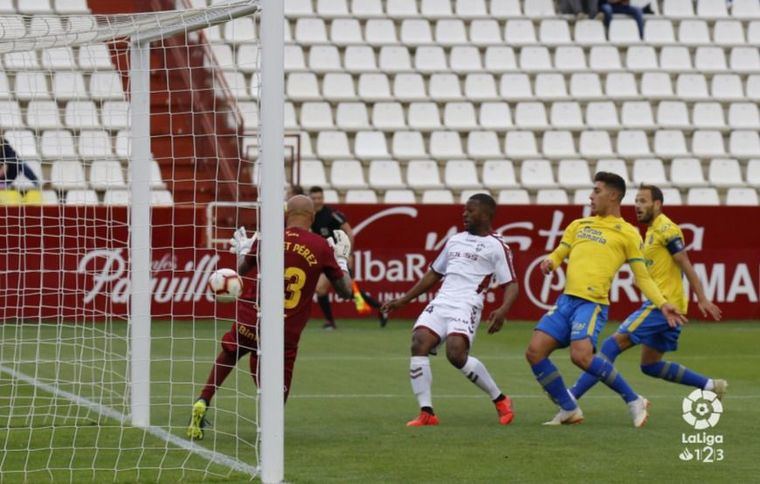 4-2. Lluvia de goles en Albacete para soñar con el ascenso en 'Sábado de Gloria'