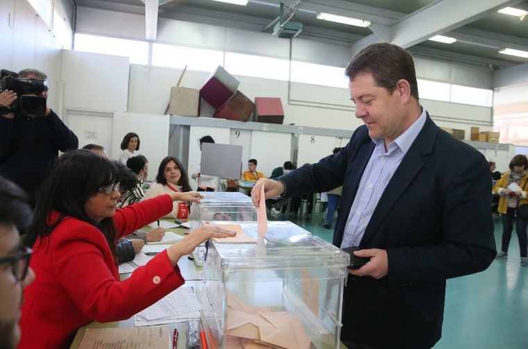 García-Page insta a los ciudadanos a acudir 'masivamente' a votar 'para no tener que arrepentirse mañana de nada'