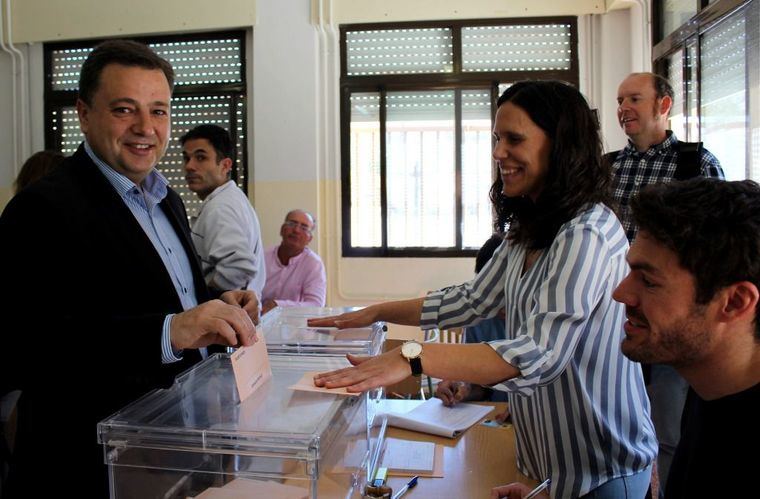 Manuel Serrano anima a los ciudadanos a participar en la 'fiesta de la democracia' 