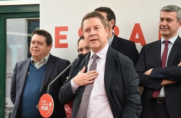 Page felicita 'de corazón' a Pedro Sánchez y al PSOE tras ganar las elecciones