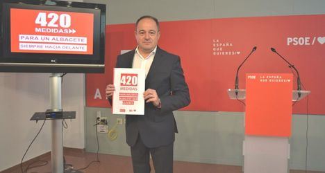 Emilio Sáez, candidato del PSOE, presenta 420 medidas para un 