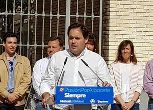 Paco Núñez se compromete a hacer un pabellón y una piscina olímpica en Albacete