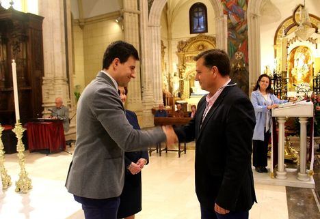 El Alcalde de Albacete, Manuel Serrano es nombrado socio de la Real Asociación de Nuestra Señora María Santísima de los Llanos junto a otros 76 albaceteños