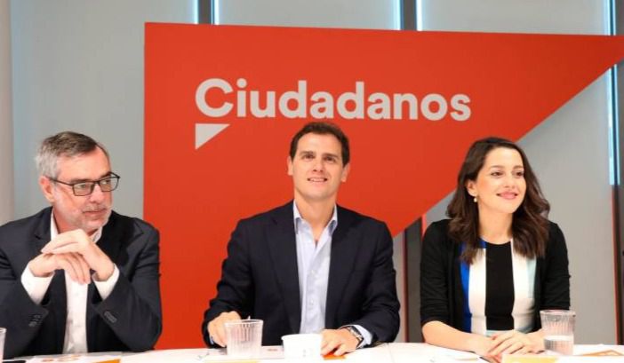 El veto de Ciudadanos a Vox obstaculiza los pactos de la derecha, y afecta a los ayuntamientos de Guadalajara y Ciudad Real