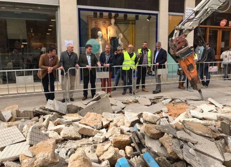 El Ayuntamiento acometerá la mejora de las redes de agua como paso previo a la reforma de las calles Caba, Baños y Albarderos