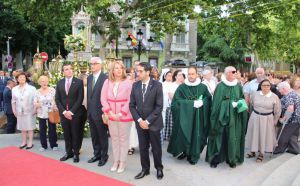 Llanos Navarro y Alberto Reina asisten a la misa y posterior procesión eucarística organizada en la ciudad de Albacete con motivo de la festividad del Corpus Christi