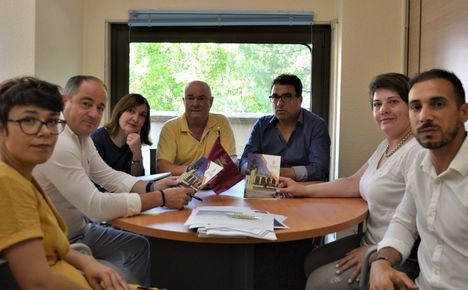 El vicealcalde de Albacete planifica con APRECU la celebración del ‘III Encuentro Mundial de Capitales de la Cuchillería 2020’