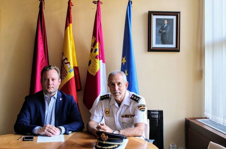 El alcalde de Albacete se reúne con el nuevo comisario jefe de la Policía Nacional, Florentino Marín