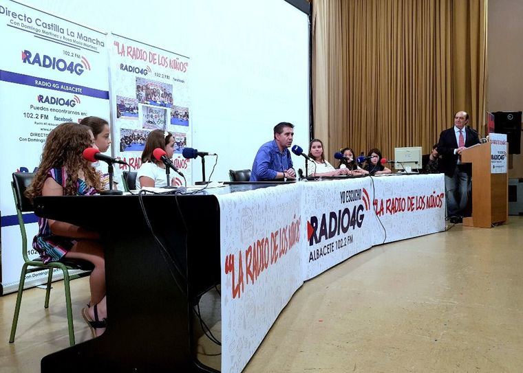 Santi Cabañero participa en la entrega de diplomas a los y las protagonistas de ‘La radio de los niños’