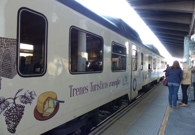 El Gobierno de Castilla-La Mancha trabaja en la promoción turística de la región de la mano de Renfe