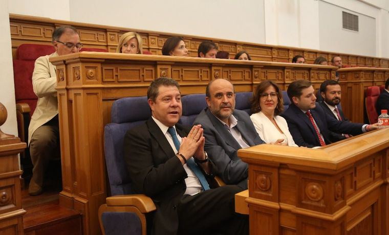 Las Cortes regionales aprueban en 5 minutos suprimir la limitación de mandatos del presidente y recuperar el sueldo de diputados