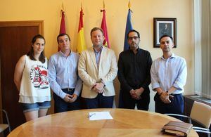 Vicente Casañ recibe a la Junta de Cofradías de la Semana Santa de Albacete