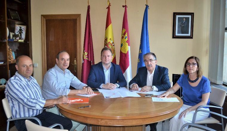 El alcalde de Albacete compromete su presencia en el I Foro Profesional de Economía organizado por el Colegio de Economistas