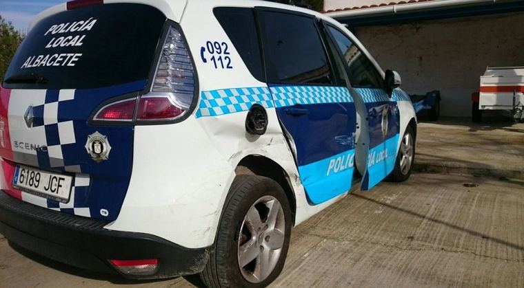 En Albacete, un niño de 6 años, solo en casa y llorando en la ventana, alertó a los vecinos