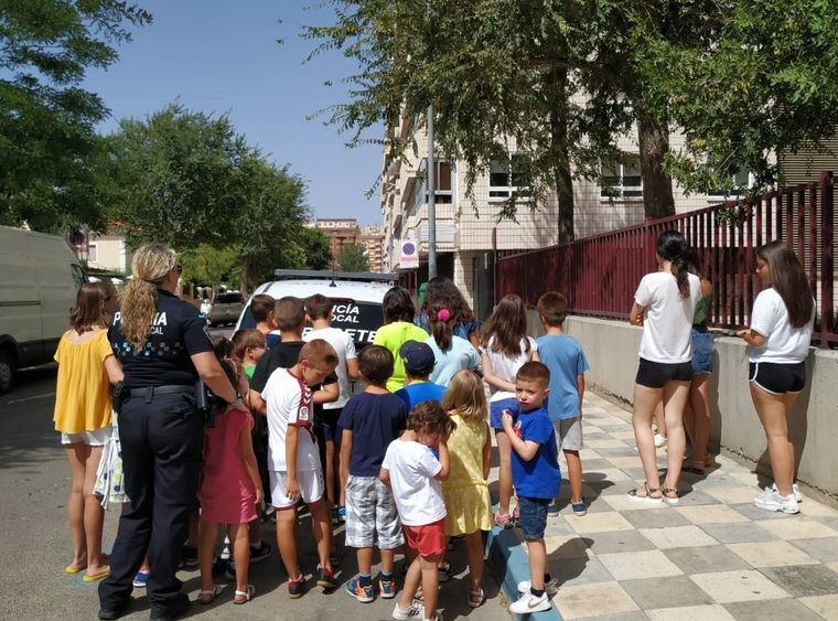 La Policía Local de Albacete ha recibido la visita de más de 200 niños y niñas este verano