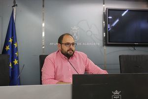 El Ayuntamiento de Albacete paraliza la sustitución del césped natural por artificial