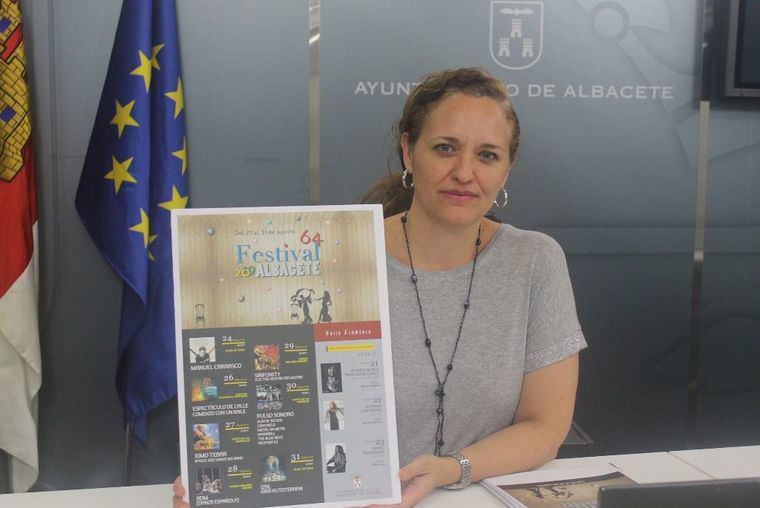 La concejal de Cultura anima a los albaceteños a ser partícipes de los diez espectáculos del 64º Festival de Albacete