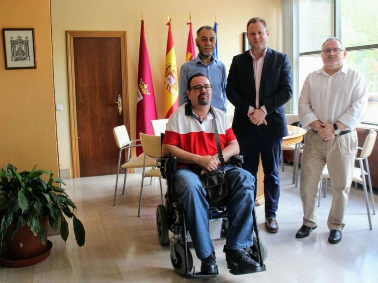 Vicente Casañ reafirma su compromiso con Aidiscam para hacer de Albacete una ciudad más inclusiva