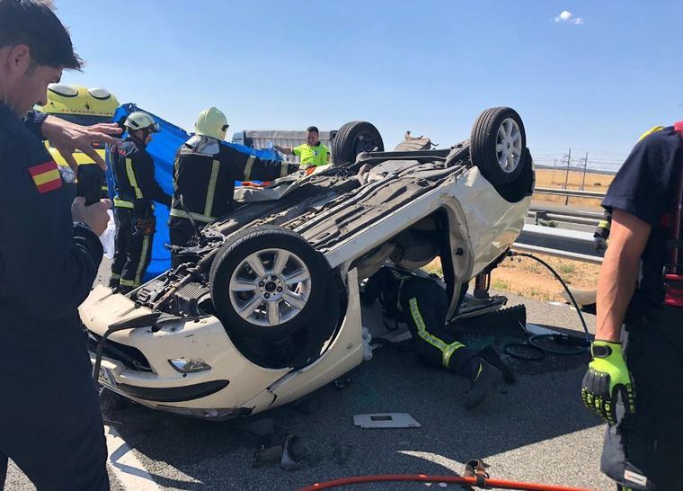 Aparatoso accidente de tráfico producido en el km 103 de la A31 con intervención de los bomberos del SEPEI y de Albacete