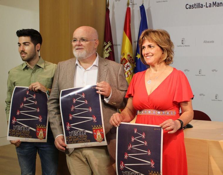 El Gobierno de Castilla-La Mancha iniciará la tramitación para que la Romería nocturna de San Bartolomé en Yeste sea Fiesta de Interés Turístico Regional