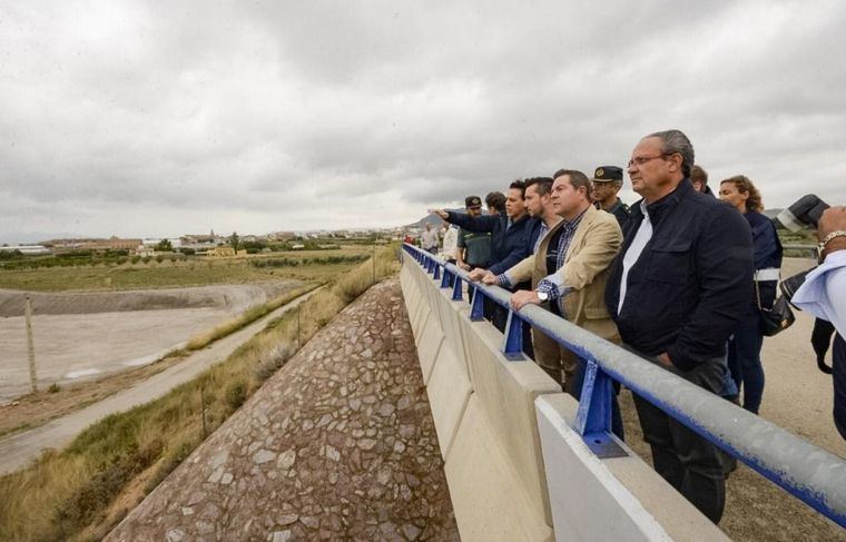 García-Page se ha trasladado a Caudete y a Almansa junto a la ministra Magdalena Valerio