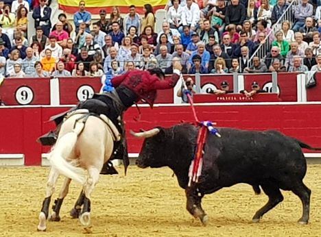 Diego Ventura puso en pie a los aficionados del rejoneo en Albacete