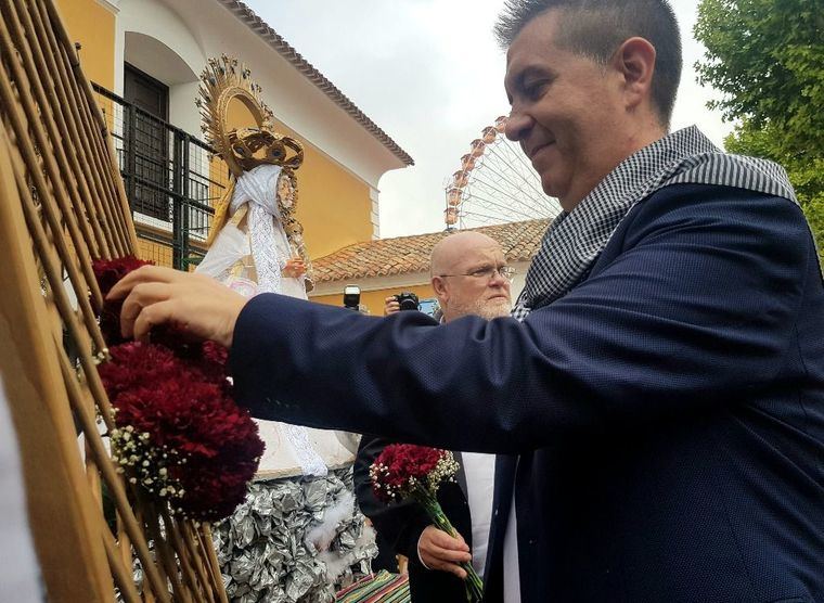 Santiago Cabañero recuerda “a los municipios de la provincia afectados por el temporal” durante la Ofrenda de Flores a la Virgen de Los Llanos