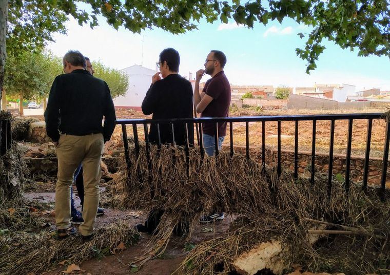 Fran Valera garantiza en Ossa de Montiel el compromiso de la Diputación provincial para efectuar las labores de mejora tras las tormentas