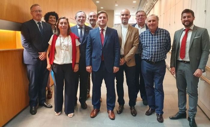 El consejero de Fomento, Nacho Hernando, se reúne el Consejo de Colegios Oficiales de Aparejadores, Arquitectos Técnicos e Ingenieros de Edificación de Castilla-La Mancha