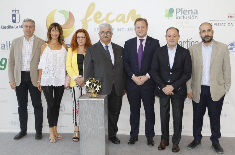 Vicente Casañ, en los premios FECAM: “Vuestra capacidad es la más importante de todas, la de contribuir a que nuestra sociedad sea mejor”