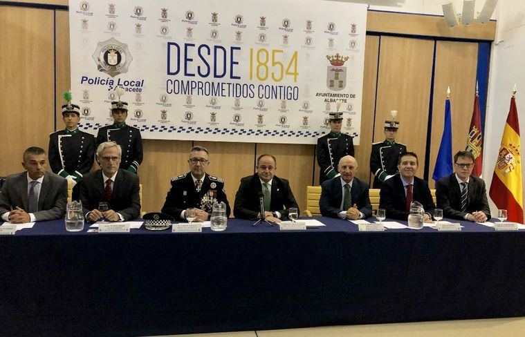 Acto institucional con el que se ha conmemorado el 165 aniversario de la creación de la Policía Local de Albacete