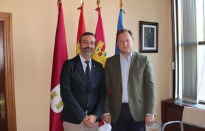 El alcalde de Albacete y el decano de Derecho intercambian impresiones sobre la ciudad y el campus