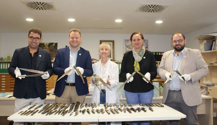El Museo de la Cuchillería recibe en depósito por cuatro años una colección de 600 navajas antiguas de un coleccionista holandés