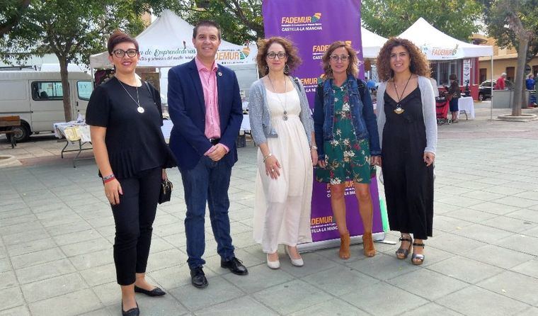 Santiago Cabañero resalta en la IV Feria ‘Tierra de Emprendedoras’ lo trascendental de hacer cada día visible el trabajo de las mujeres