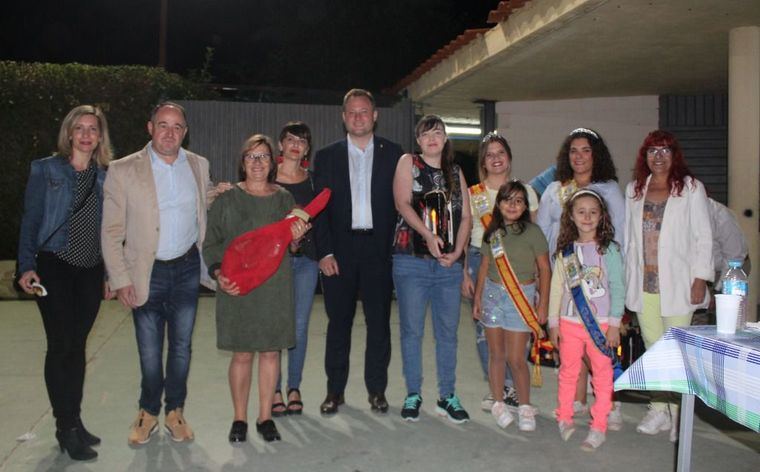 El alcalde de Albacete comparte con los vecinos de El Salobral la tradicional fiesta de exaltación de la patata