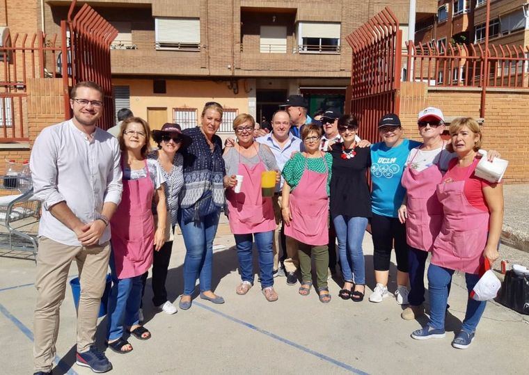  Tradicional gazpachada organizada por la Asociación de Vecinos del Barrio El Pilar