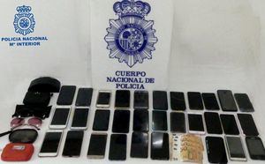 La Policía Nacional detiene a una pareja especializada en el hurto de teléfonos móviles de alta gama