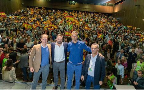 Santiago Abascal llenó el Palacio de Congresos de Albacete en su apoyo a Rafa Lomana