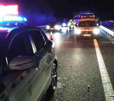 Dos heridos en una colisión múltiple entre cinco turismos con un camión en Albacete en el kilómetro 77 de la A-31, sentido Madrid