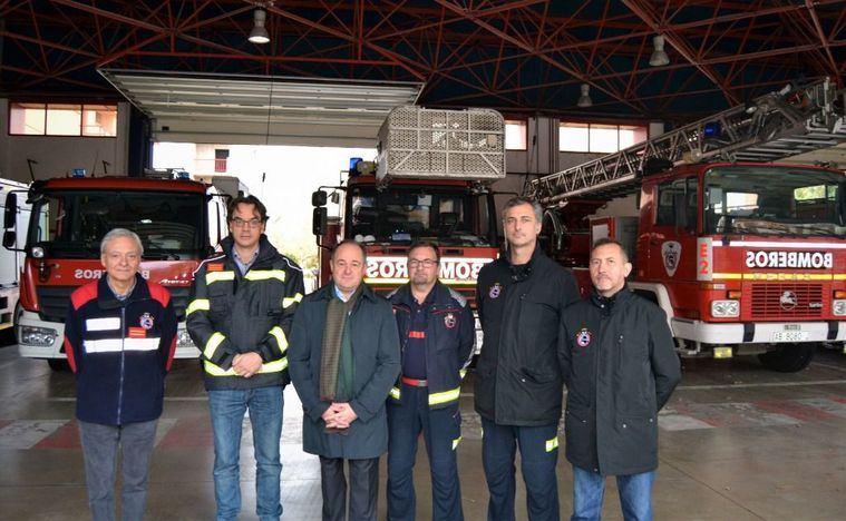 Emilio Sáez asiste al curso de mando del Parque de Bomberos, junto al nuevo jefe del Servicio contra Incendios, Ismael Pérez