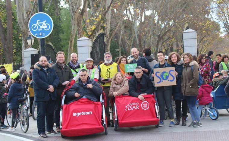 El alcalde de Albacete, Vicente Casañ, apoya la marcha 'Muévete por el clima' en el parque Abelardo Sánchez